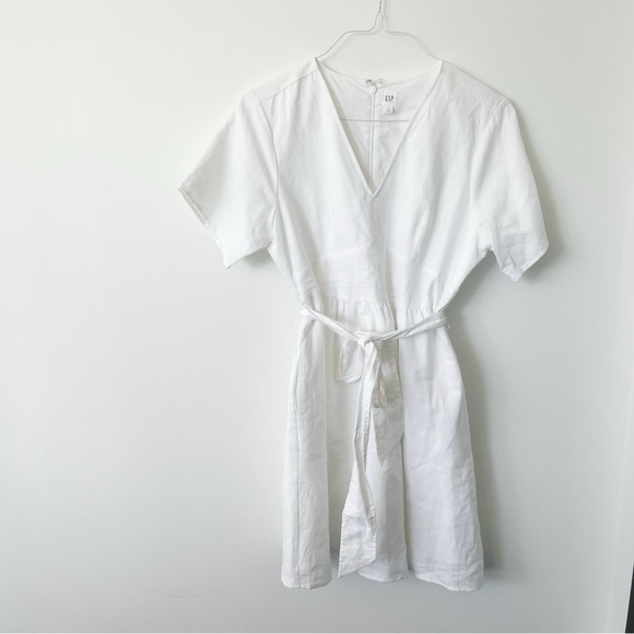 White Linen dress with waist tie - Picture 1 of 4